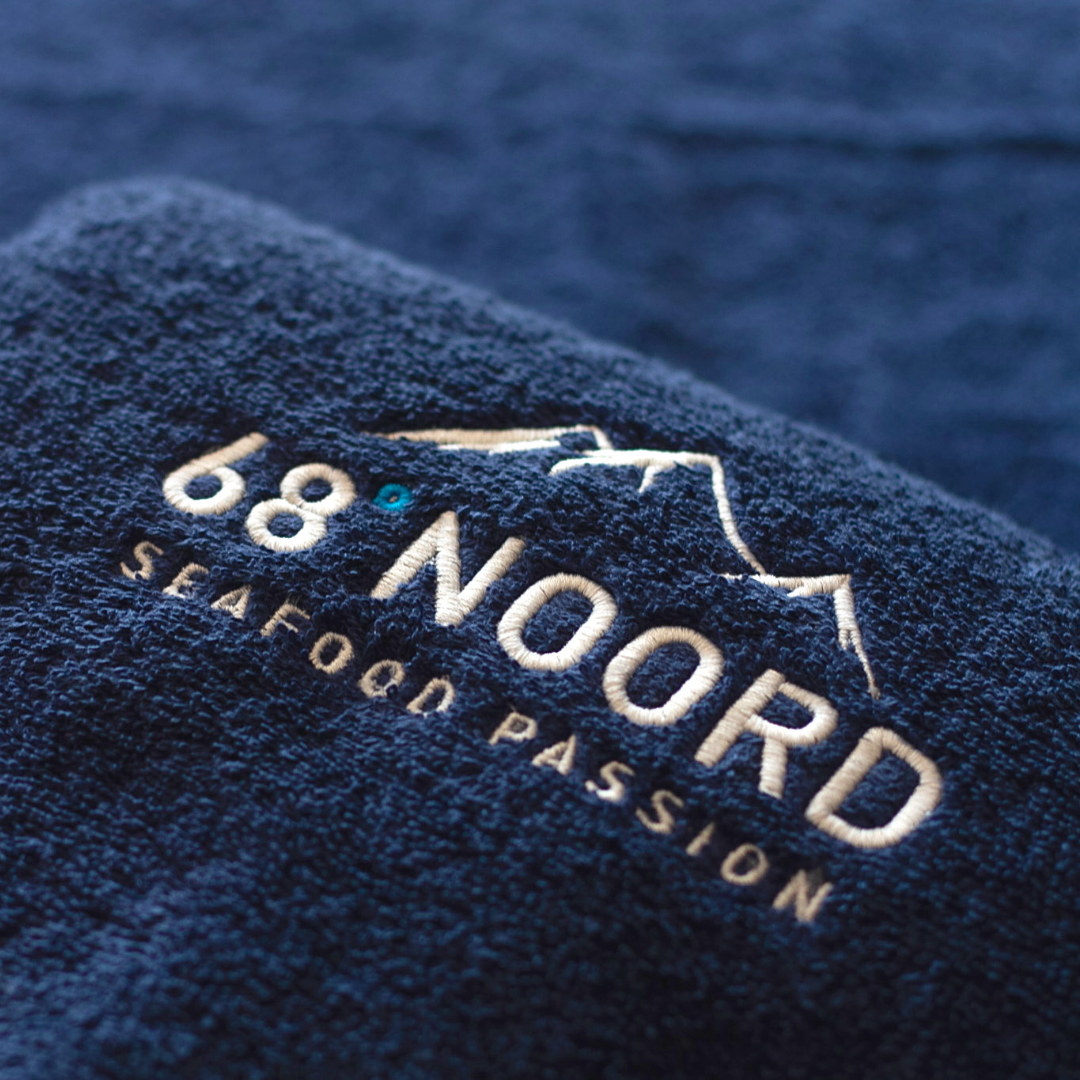 Besticktes Handtuch mit 68 Noord Seafood Passion Logo